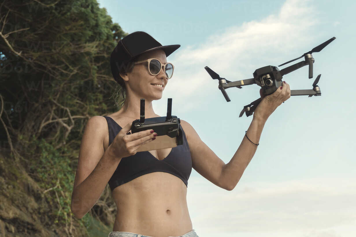 Dron E88. “¿Listo para dominar el cielo? 🌤️ Consigue tu Dron E88 y empieza a grabar desde las alturas.”